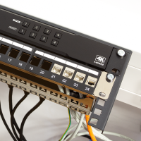 19" rack voor montage onder het bureau of aan de muur, 1U