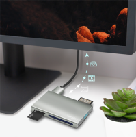 USB 3.2 Gen1, 5-in-1 kaartlezer (SD-, microSD-, MS-, CF en M2), aluminium, zilver